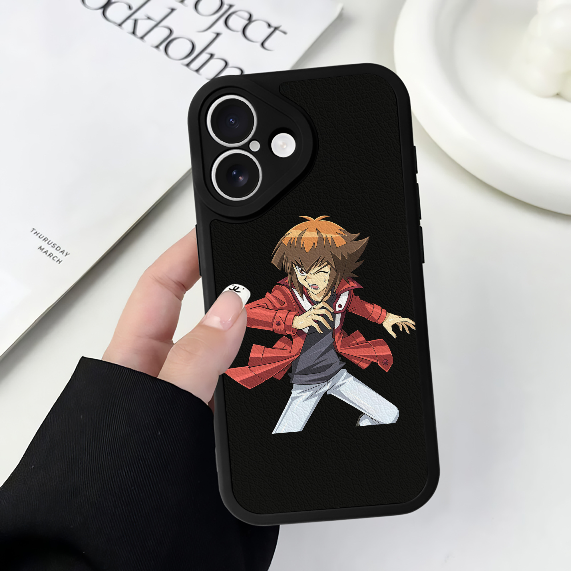（画像用） 遊☆戯☆王 Yu-Gi-Oh! 【iPhone 16シリーズ対応】シリコンスマホケース（レザー調） 材質：シリコン